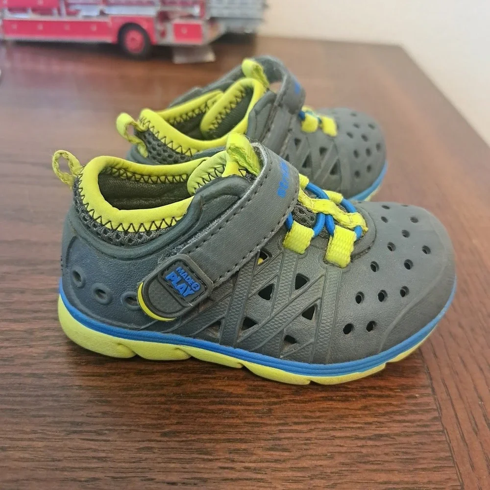 Stride Rite Made 2 Play Phibian Boys Water Shoes Grey Blue Lime Size 4 BB55006